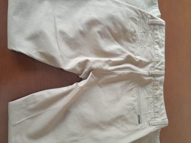 Pantalón beige marca Hackett talla 7-8