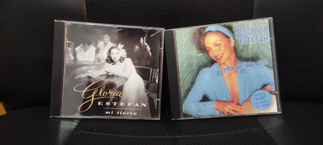 Dos álbumes de gloria Estefan