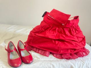 Traje flamenca talla 4 MARICRUZ y zapatos del 28.
