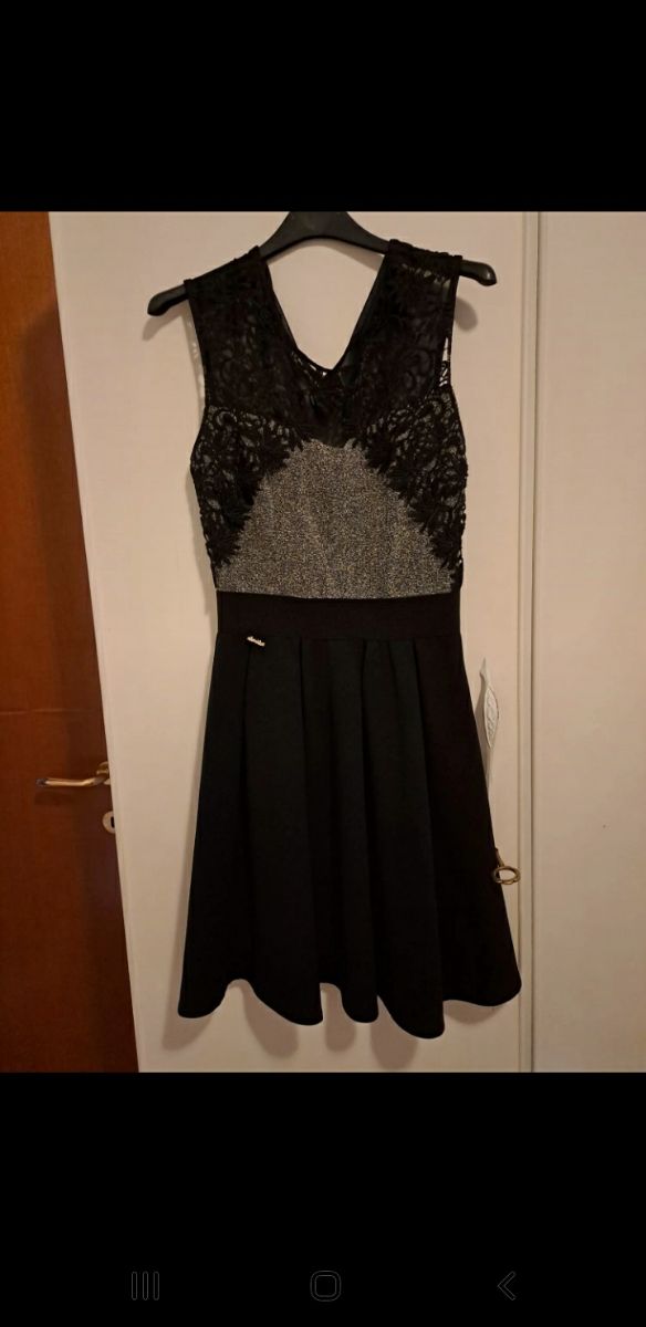 Vestito elegante nero