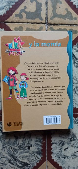 Kika Superbruja y la momia