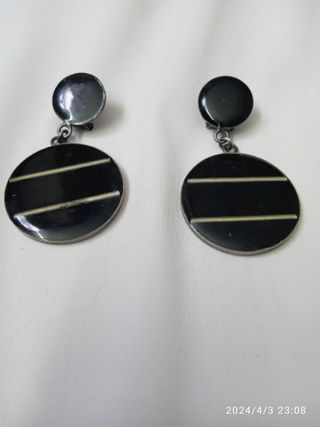 PENDIENTES LARGOS NEGROS Y CILINDRICOS