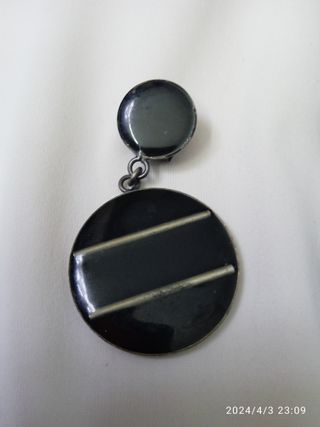 PENDIENTES LARGOS NEGROS Y CILINDRICOS