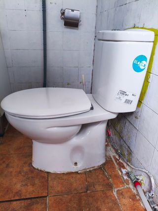 Se vende WC blanco modelo  Vitoria ROCA.