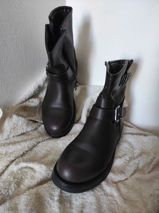 Stivaletti donna n.37.