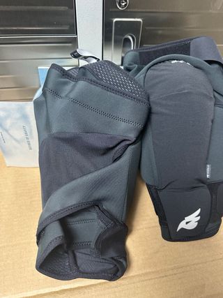 Ginocchiere Bluegrass 3Straps Knee