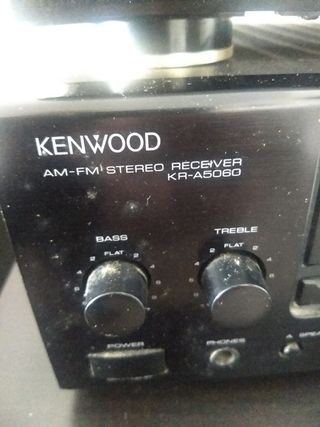 Equipo de musica con altavoces