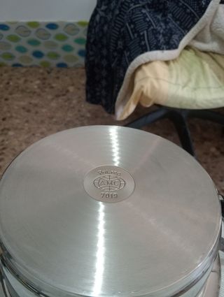 ,.OLLA AMC. 2 LITROS DIAM. 23,5 CM. ALTA 8,5 CM.