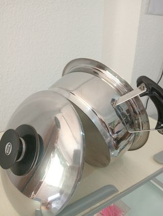 ,.OLLA AMC. 2 LITROS DIAM. 23,5 CM. ALTA 8,5 CM.