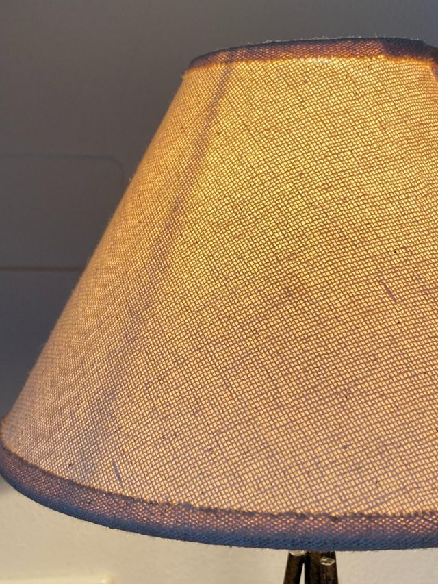 Lámpara mesita de noche.