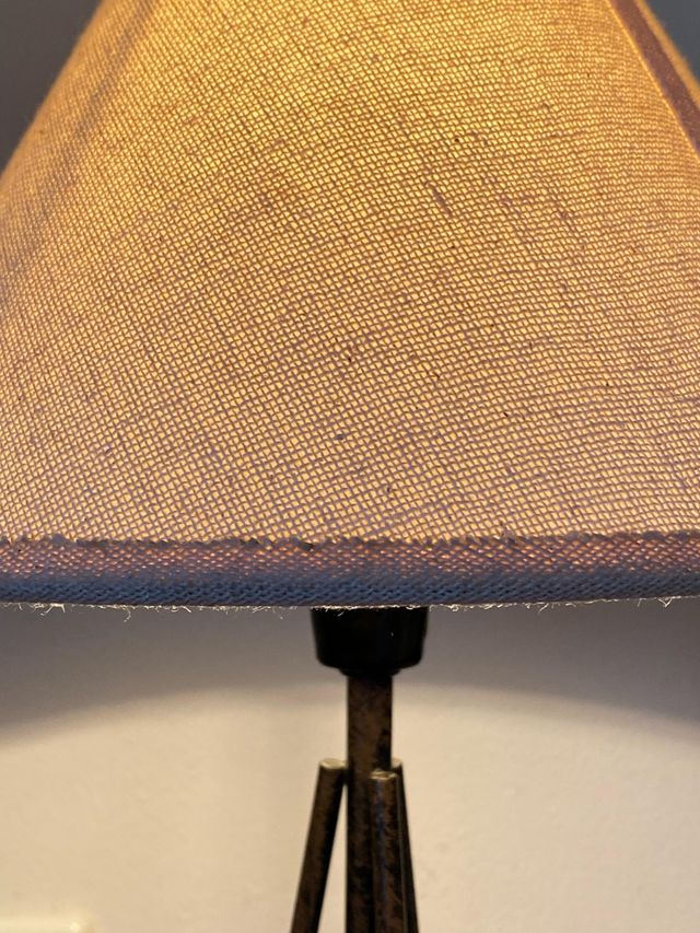 Lámpara mesita de noche.