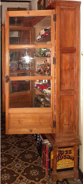 VITRINA DEL SIGLO XIX.