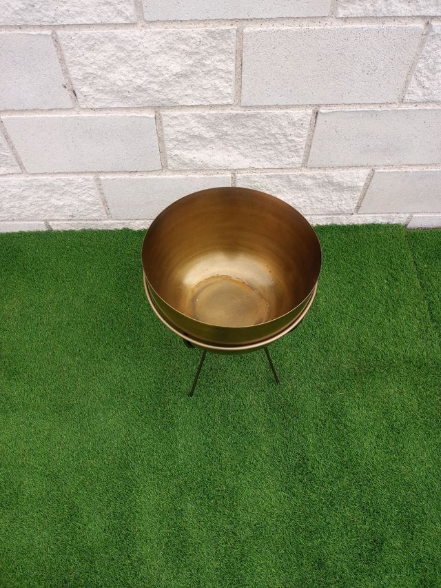 Jardinera Zara home.