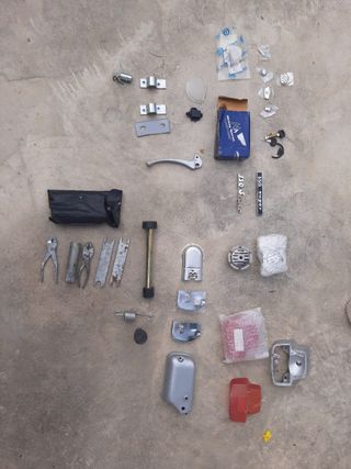 Muchos repuestos de Vespa antigua