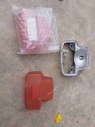 Muchos repuestos de Vespa antigua