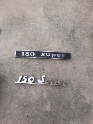 Muchos repuestos de Vespa antigua