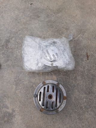 Muchos repuestos de Vespa antigua