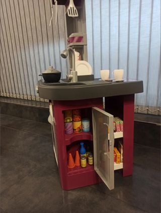 Cocinita de juguete y comiditas de regalo