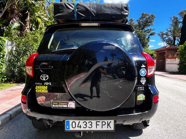 Toyota Rav4 2.2 D-Cat 4x4 Premium 177 CV manual.