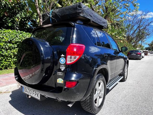Toyota Rav4 2.2 D-Cat 4x4 Premium 177 CV manual.