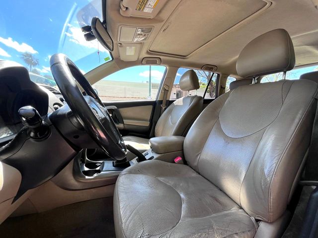 Toyota Rav4 2.2 D-Cat 4x4 Premium 177 CV manual.