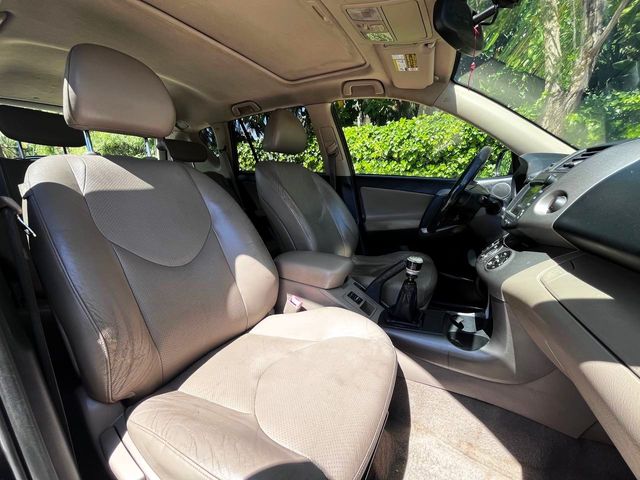 Toyota Rav4 2.2 D-Cat 4x4 Premium 177 CV manual.