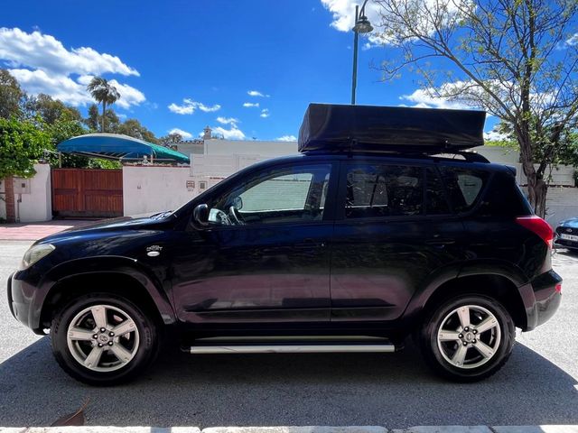 Toyota Rav4 2.2 D-Cat 4x4 Premium 177 CV manual.