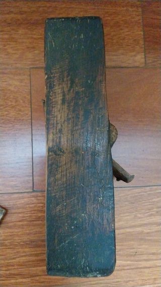 Cepillo de carpintero muy antiguo