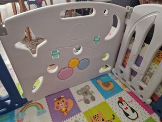 Parque infantil plegable plástico mejorado.