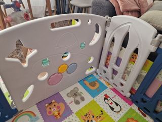 Parque infantil plegable plástico mejorado.