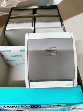 Interruptores estancos Simon