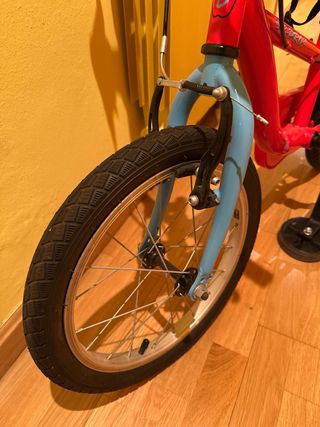 Bicicleta roja para  niño/a