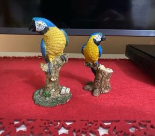 Statuette varie di pappagalli