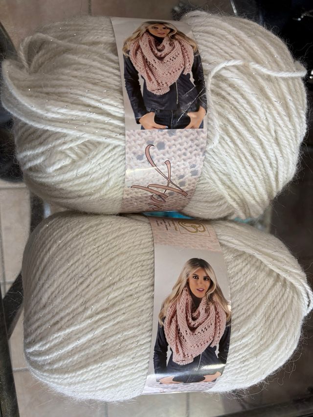 Due gomitoloni con lurex