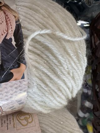 Due gomitoloni con lurex