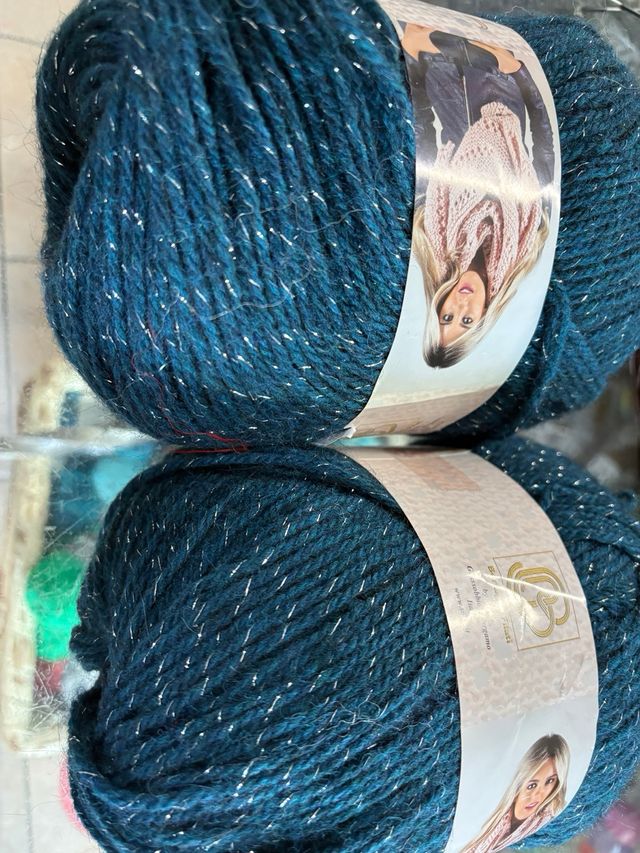 Due gomitoloni con lurex