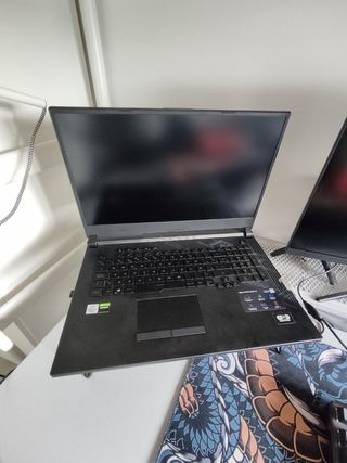 ASUS ROG STRIX SCAR 17 (17 pulgadas).