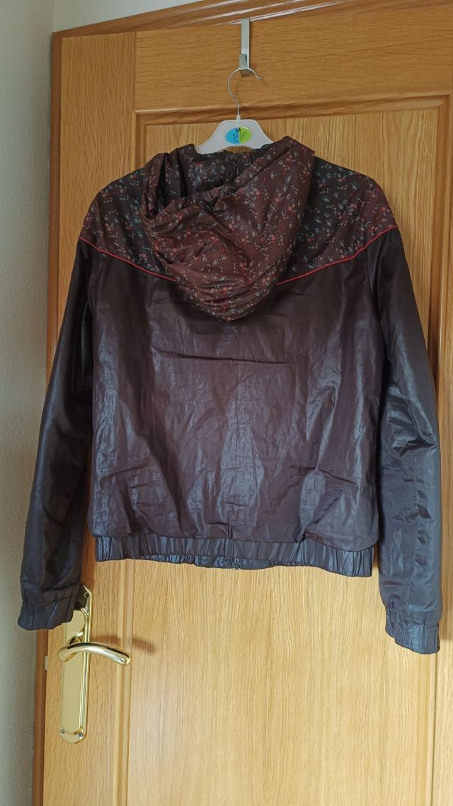 Chaqueta chubasquero PullBear