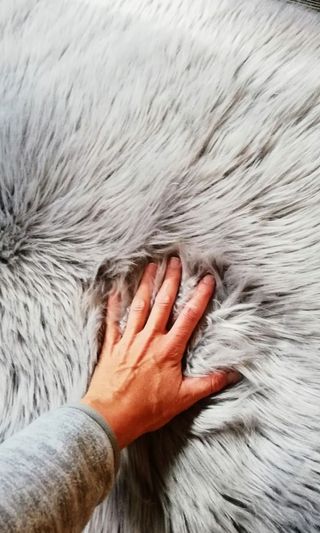 Alfombra pelo gris 60x 90, nueva, super gustosa.