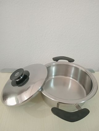 ,.OLLA AMC .CABEN 2 LITROS. DIÁM. 23,5 C. ALTA 8,5