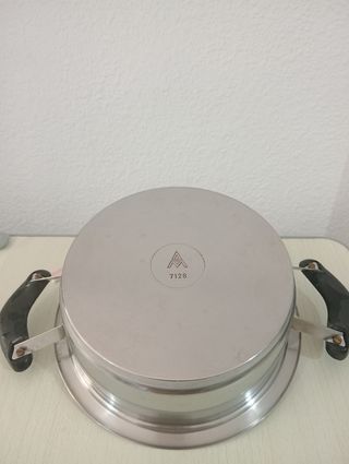 ,.OLLA AMC .CABEN 2 LITROS. DIÁM. 23,5 C. ALTA 8,5