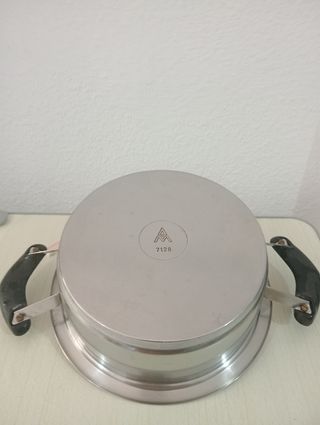 ,.OLLA AMC .CABEN 2 LITROS. DIÁM. 23,5 C. ALTA 8,5