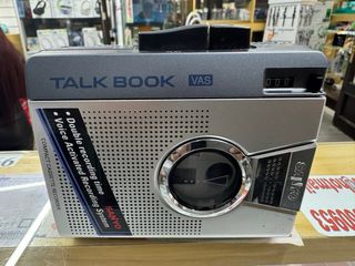 cinta de casetes y grabadora