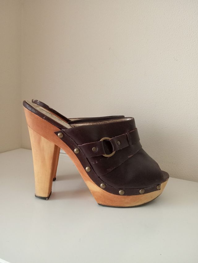 Zuecos Nine West plataforma madera