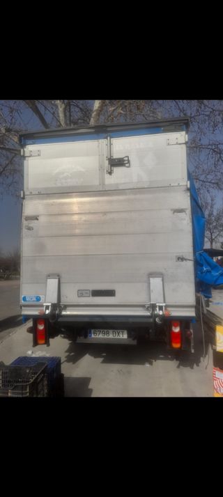Nissan Atleon 2006
