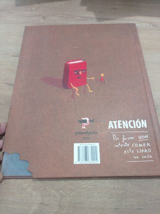 Incrible neno devorador de libros