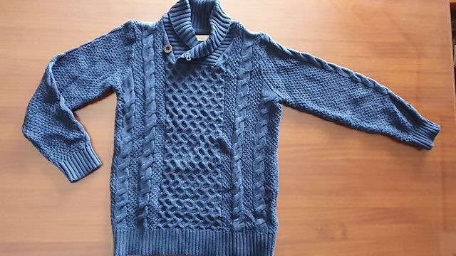 3 Jerseys de niño talla 7 y una chaqueta.