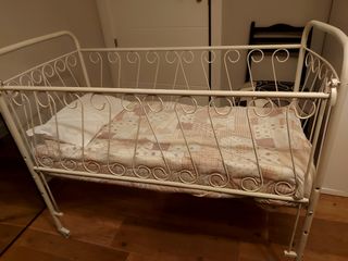 Cuna de acero inoxidable