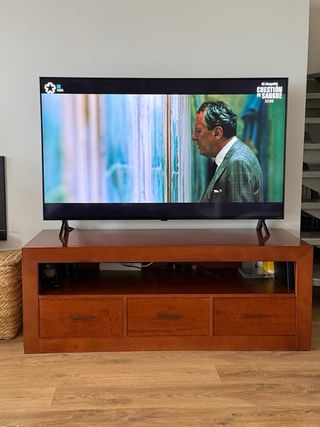Mueble de televisión de madera maciza. 130x48x55