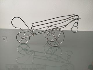 BOTELLERO METÁLICO.